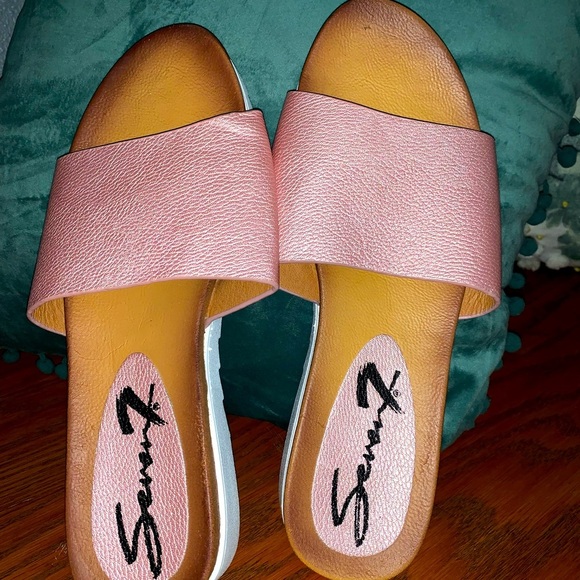 Seven7 Shoes - ☀️4/$15 Sale☀️ Seven7 Rose Gold Pearl Slides